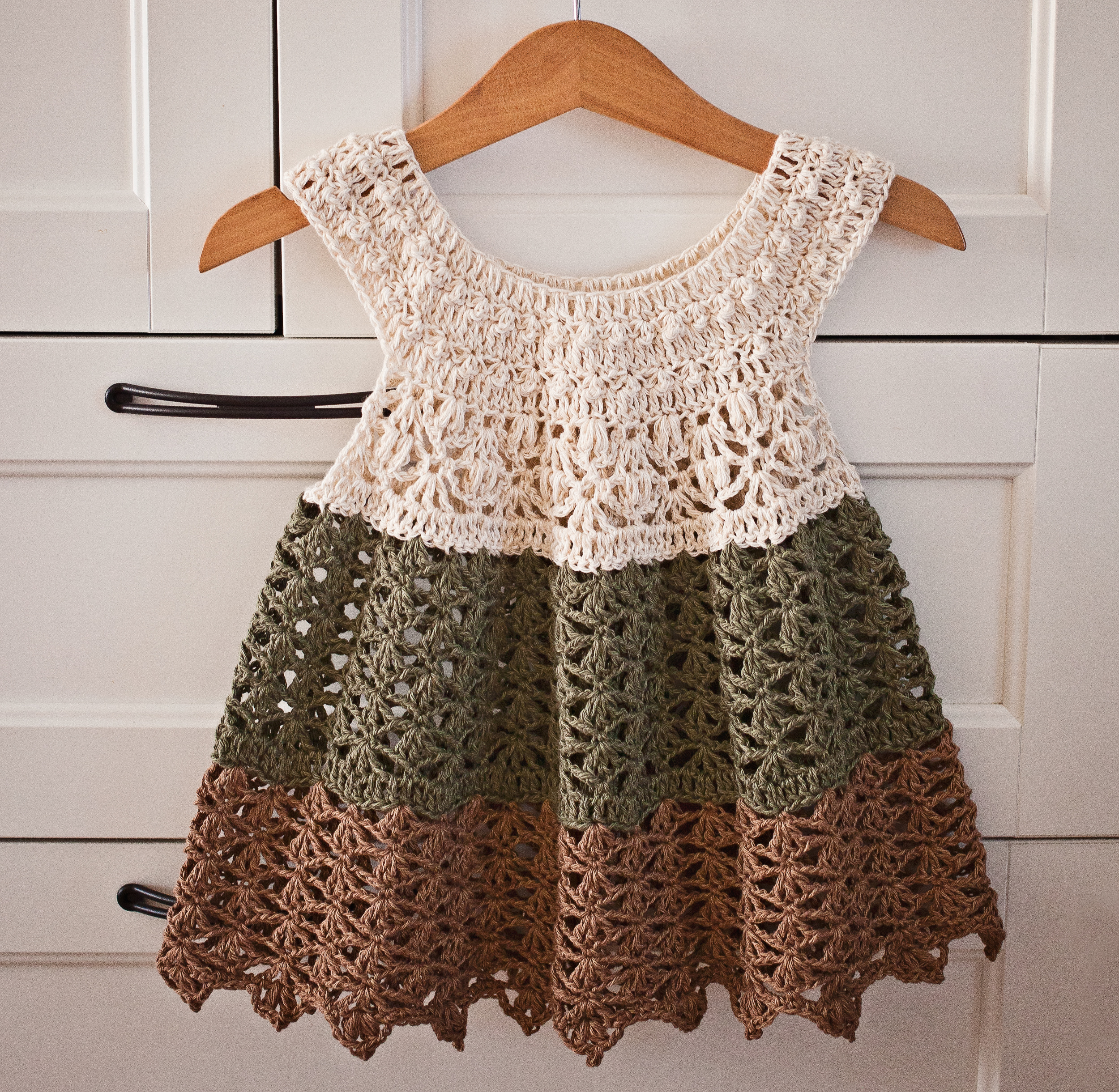 Mon petit Violon crochet pattern, Allino Dress, www.monpetitviolon.com